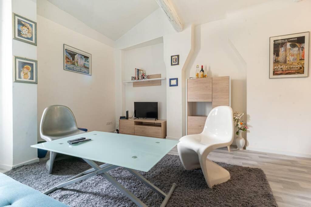 Le Charme Du Medieval Dans Un Appartement Cosy Йер Экстерьер фото