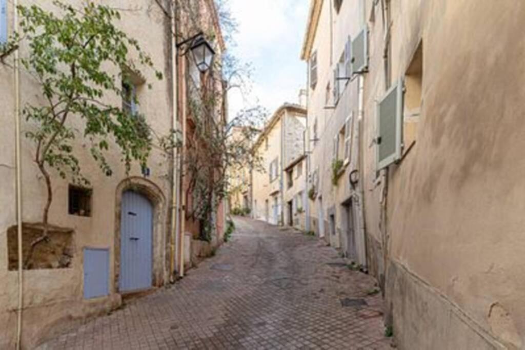 Le Charme Du Medieval Dans Un Appartement Cosy Йер Экстерьер фото